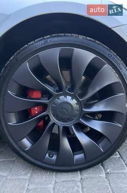 Седан Tesla Model 3 2021 в 