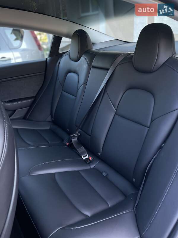 Седан Tesla Model 3 2021 в Ужгороде