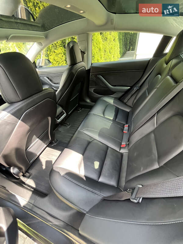 Седан Tesla Model 3 2019 в Львове
