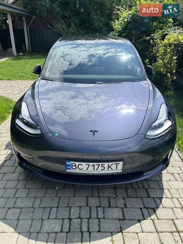 Седан Tesla Model 3 2019 в Львове