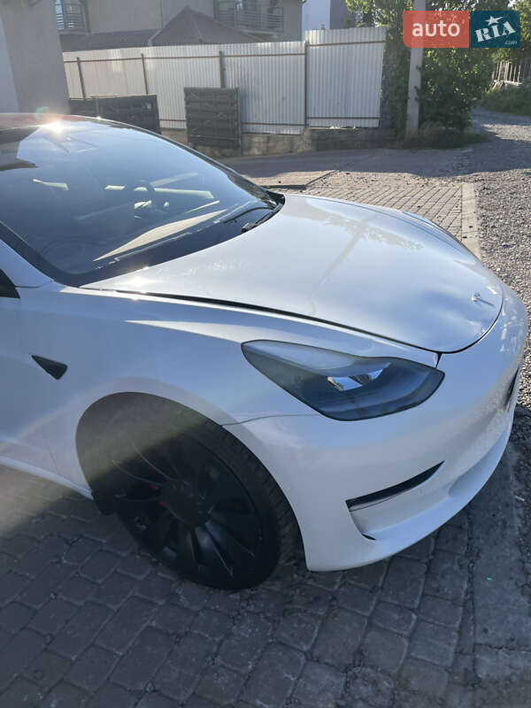 Седан Tesla Model 3 2021 в Ужгороде