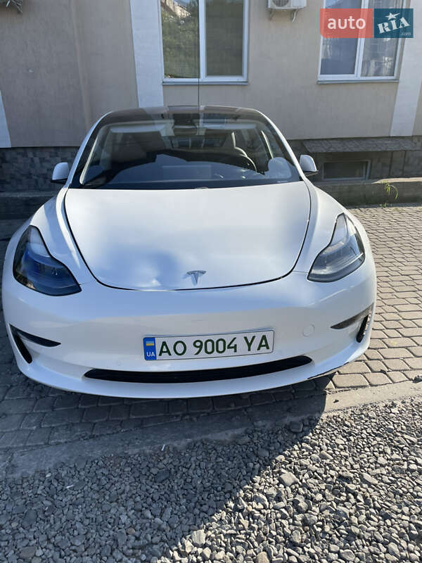 Седан Tesla Model 3 2021 в Ужгороде