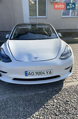 Седан Tesla Model 3 2021 в 
