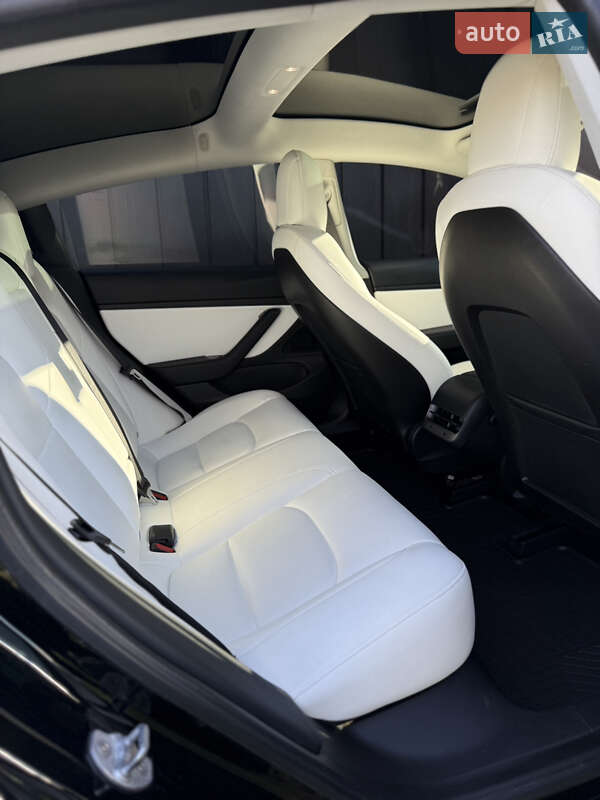 Седан Tesla Model 3 2020 в Харкові