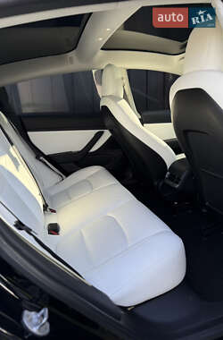 Седан Tesla Model 3 2020 в 