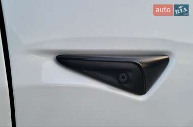 Седан Tesla Model 3 2023 в 