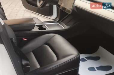 Седан Tesla Model 3 2023 в 