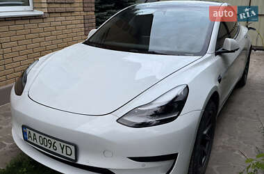 Седан Tesla Model 3 2021 в Киеве