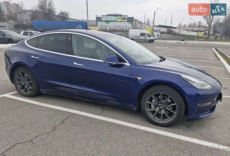 Седан Tesla Model 3 2018 в Києві
