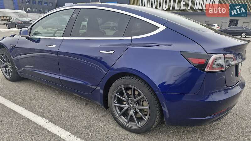 Седан Tesla Model 3 2018 в Києві