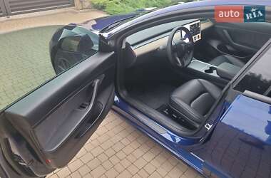 Седан Tesla Model 3 2020 в 