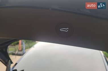 Седан Tesla Model 3 2020 в 