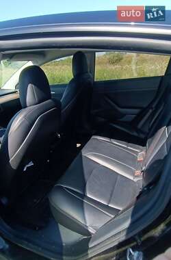 Седан Tesla Model 3 2021 в 