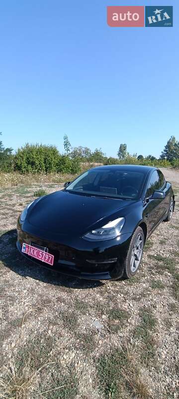 Седан Tesla Model 3 2021 в 