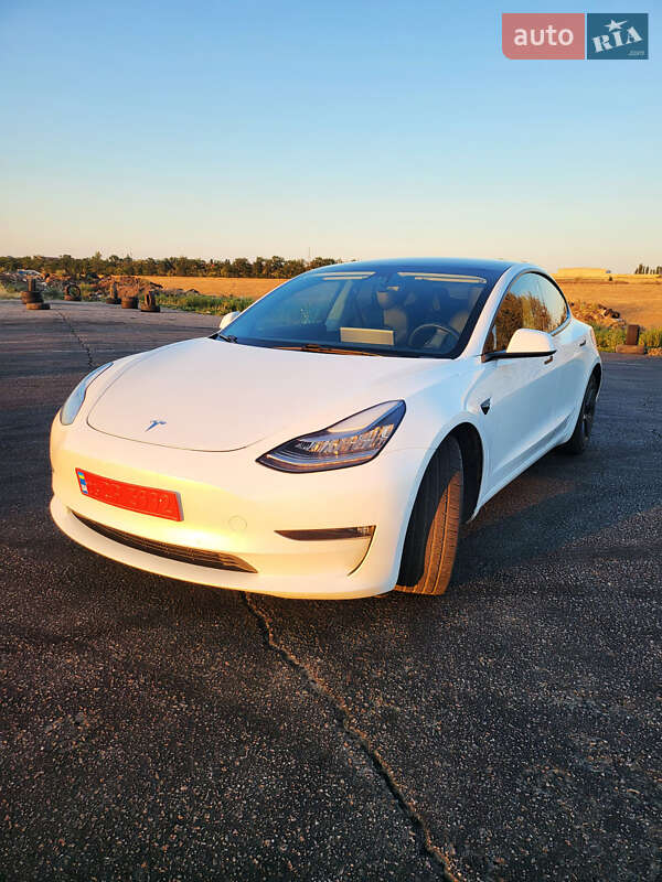 Tesla Model 3 2020