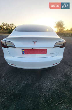 Седан Tesla Model 3 2020 в 