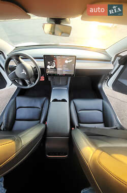 Седан Tesla Model 3 2020 в 
