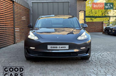 Седан Tesla Model 3 2022 в 