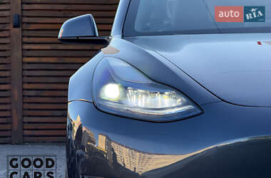 Седан Tesla Model 3 2022 в 