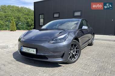 Седан Tesla Model 3 2022 в 