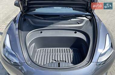 Седан Tesla Model 3 2022 в 