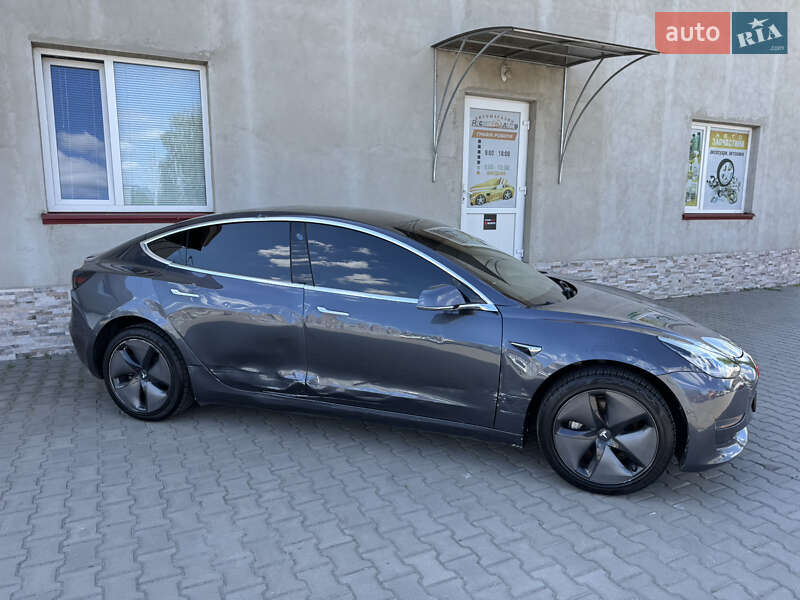 Седан Tesla Model 3 2019 в Луцке