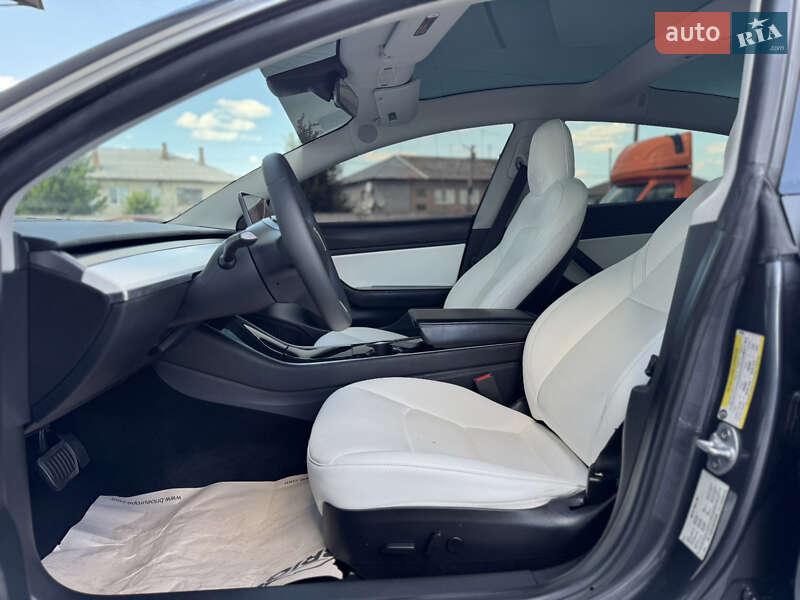 Седан Tesla Model 3 2019 в Луцке