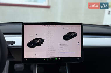 Седан Tesla Model 3 2019 в 