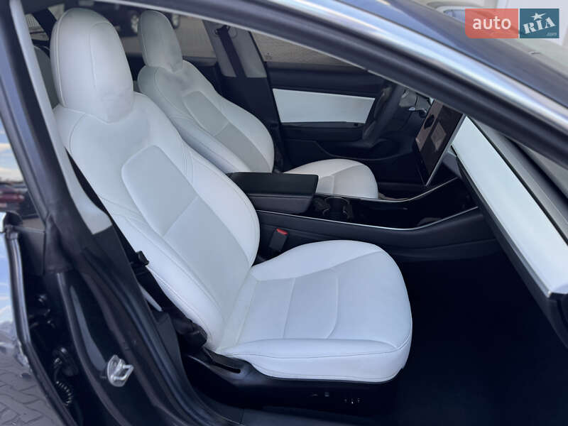Седан Tesla Model 3 2019 в Луцке