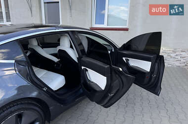 Седан Tesla Model 3 2019 в 