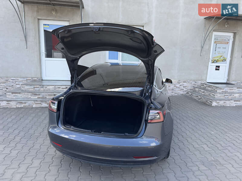 Седан Tesla Model 3 2019 в Луцке