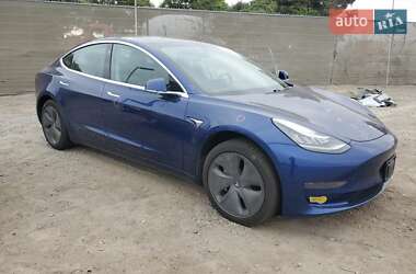 Седан Tesla Model 3 2020 в 