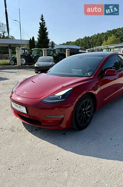 Седан Tesla Model 3 2021 в 
