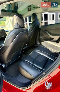 Седан Tesla Model 3 2021 в 