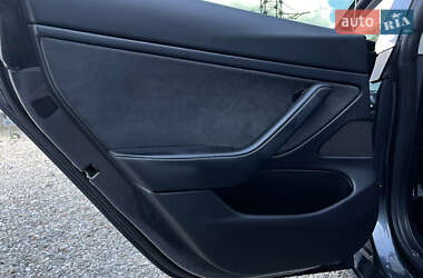 Седан Tesla Model 3 2019 в 