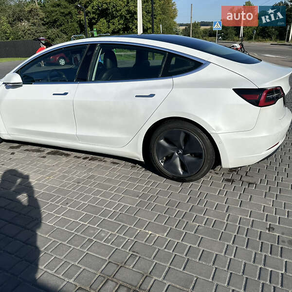 Седан Tesla Model 3 2020 в Фастові