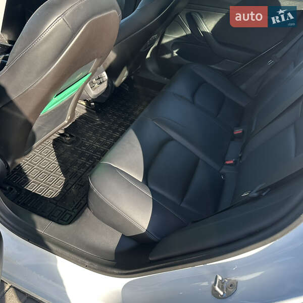 Седан Tesla Model 3 2020 в Фастові