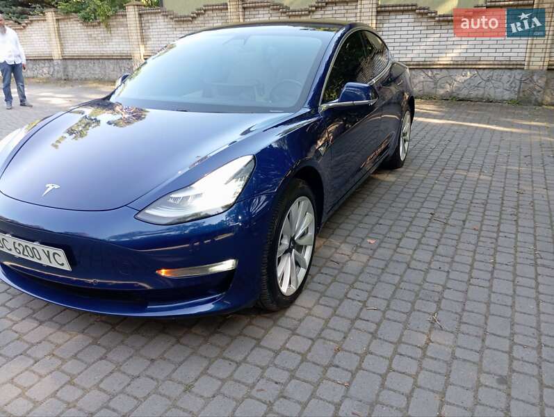 Седан Tesla Model 3 2018 в Львові