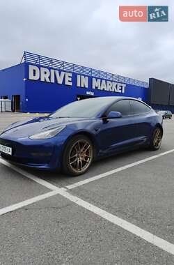 Седан Tesla Model 3 2021 в 