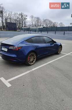 Седан Tesla Model 3 2021 в 