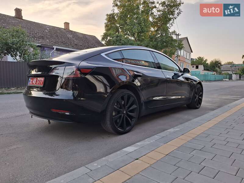Седан Tesla Model 3 2018 в 