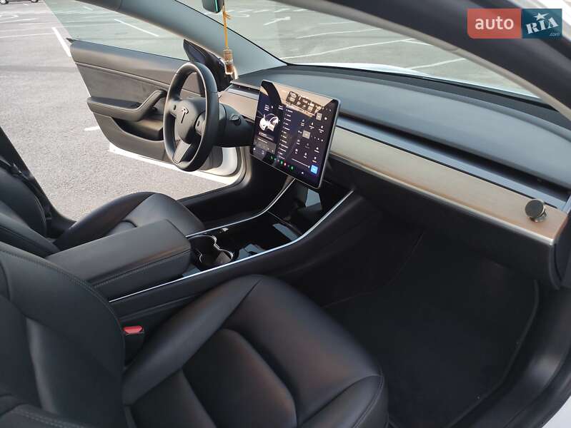 Седан Tesla Model 3 2019 в Житомире
