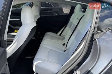Седан Tesla Model 3 2022 в 