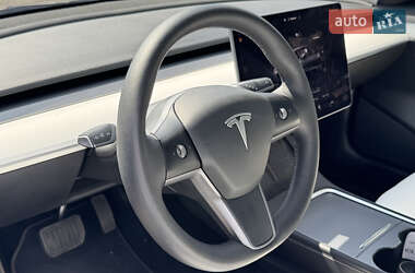 Седан Tesla Model 3 2022 в 