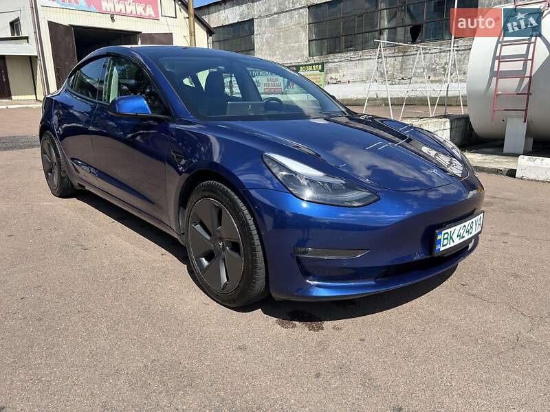 Tesla Model 3 2022