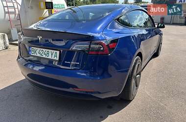 Седан Tesla Model 3 2022 в 