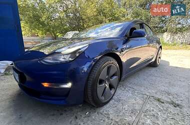Седан Tesla Model 3 2022 в 