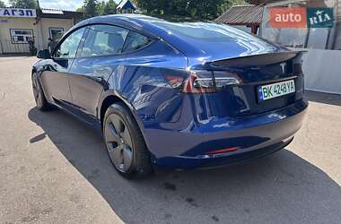 Седан Tesla Model 3 2022 в 
