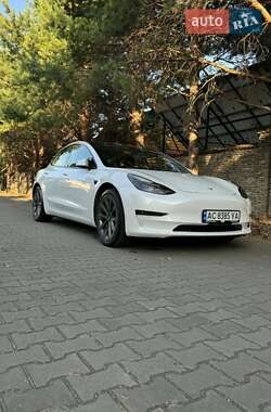 Седан Tesla Model 3 2022 в 