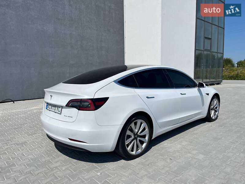 Седан Tesla Model 3 2019 в Львове